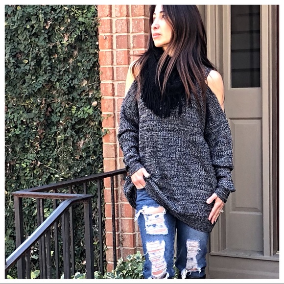 ✨LAST ONE ✨Loose fit cold shoulder pepper sweater - Picture 7 of 7